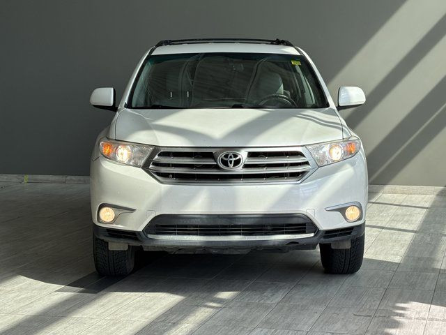2013 Toyota Highlander | Leather/Captain Chairs | 6 Passenger in Cars & Trucks in Edmonton - Image 3