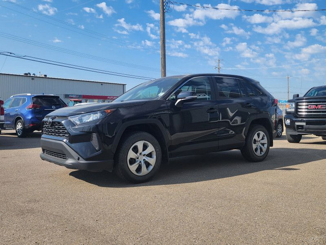 2022 Toyota RAV4 LE AWD in Cars & Trucks in St. Albert - Image 2