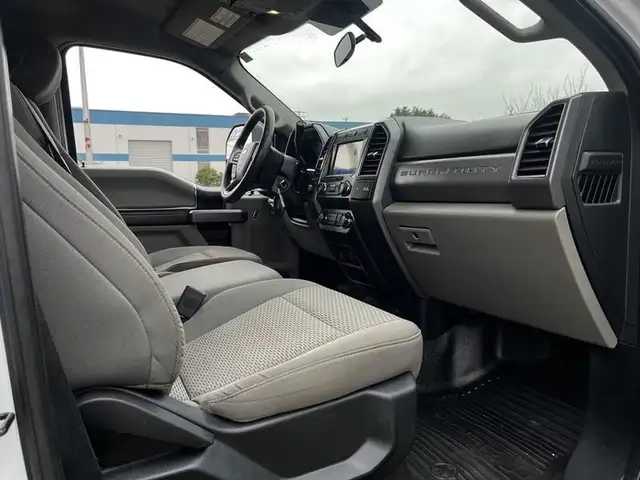 2020 Ford F-350 SD XLT Crew Cab 4WD in Cars & Trucks in Richmond - Image 13