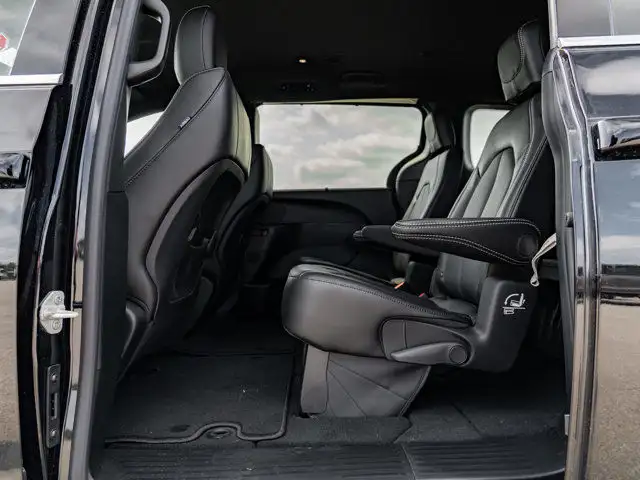 2025 Chrysler Grand Caravan SXT in Cars & Trucks in Barrie - Image 32