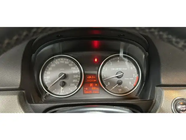 2011 BMW 3 Series Cabriolet 335is in Cars & Trucks in Mississauga / Peel Region - Image 40