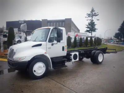2006 International 4300 Cab and Chassis Air Brakes Dually Diesel, 7.6L L6 DIESEL engine 6 cylinder,...