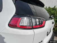 This Jeep Cherokee delivers a Regular Unleaded I-4 2.4 L/144 engine powering this Automatic transmis... (image 9)