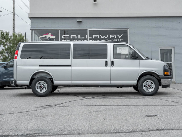 2025 GMC Savana Passenger LT Passenger Van in Cars & Trucks in Markham / York Region - Image 3