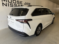 This accident-free 2024 Toyota Sienna LE, finished in classic white, offers a perfect blend of pract... (image 6)