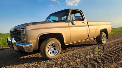 1985 CHEVROLET C10 1/2 Ton 2WD Square Body Pickup Truck 305 cubic inch V8 engine Automatic transmiss...
