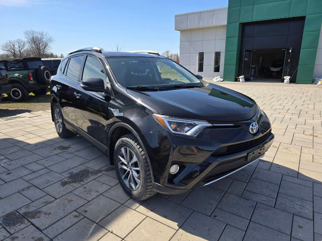 2016 Toyota RAV4 Hybrid in Cars & Trucks in Ottawa - Image 3