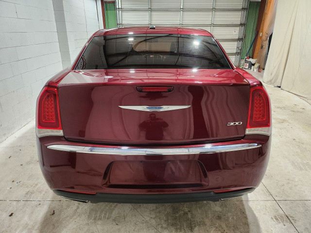 2017 Chrysler 300 in Cars & Trucks in Windsor Region - Image 3