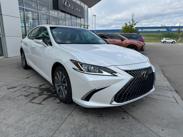 2025 Lexus ES 250 PREMIUM PACKAGE / ZERO ACCIDENTS / AWD / DE... in Cars & Trucks in Calgary - Image 4