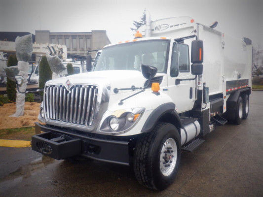 2008 International 7400 Diesel 6x4 Garbage Truck in Heavy Trucks in City of Toronto - Image 4