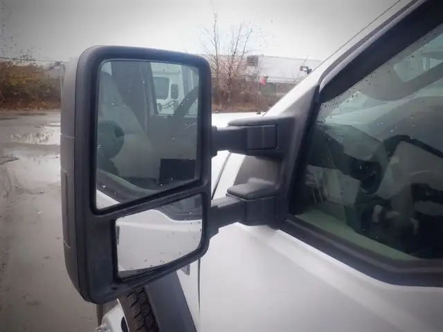 2008 ford F-550 Dump Box 2WD in Heavy Trucks in Richmond - Image 12