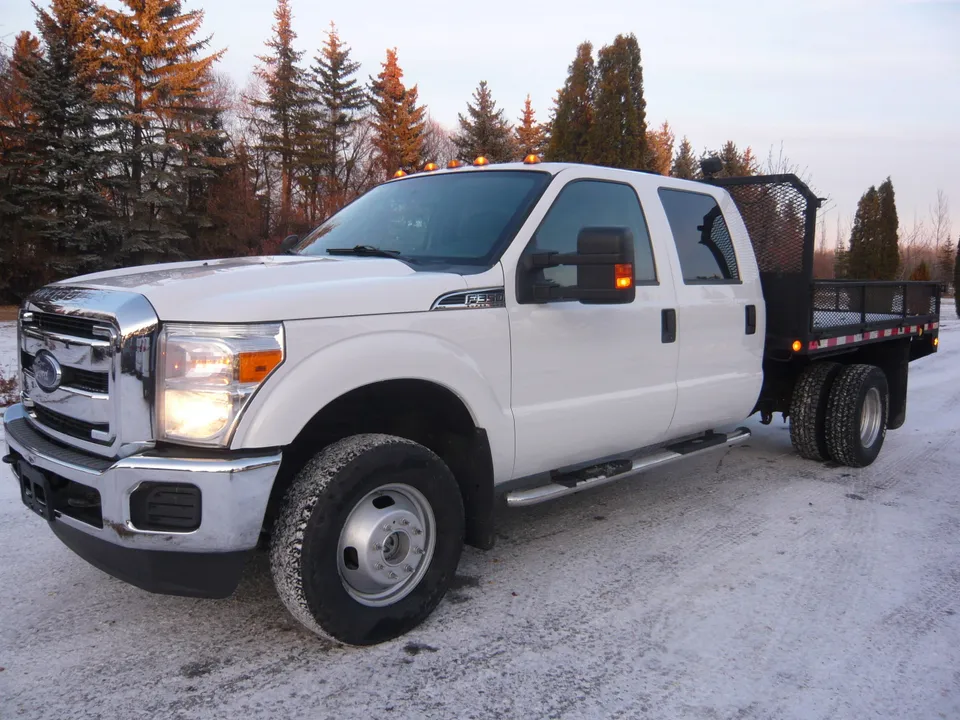 2015 Ford F-350 XLT CHASSIS FLATBED DRW DUALLY, LOW KMS!!!
