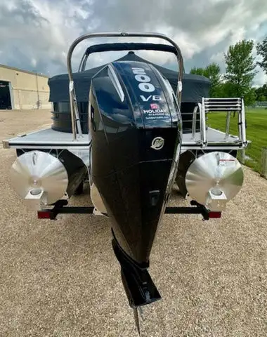 2025 Berkshire Pontoons 24RFX CTS 3.0 in Powerboats & Motorboats in Winnipeg - Image 5