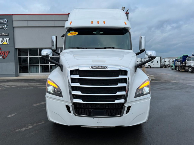 2020 Freightliner Cascadia 400 HP | Parksmart | 1750 Torque | N in Heavy Trucks in Hamilton - Image 3