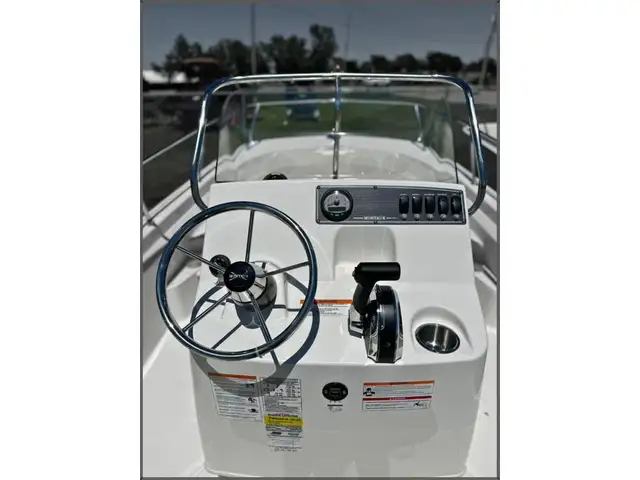 2024 Boston Whaler 170 Montauk in Powerboats & Motorboats in Sarnia - Image 6