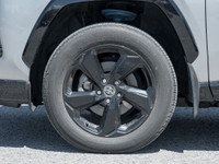 Recent Arrival!Odometer is 25932 kilometers below market average!Clean Car fax Report and Accident f... (image 3)