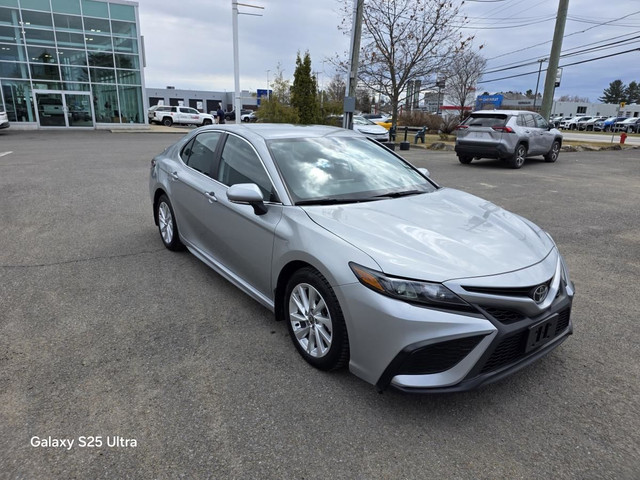 Toyota Camry SE 2023 - Volant chauffant, Cuir - in Cars & Trucks in Québec City - Image 3