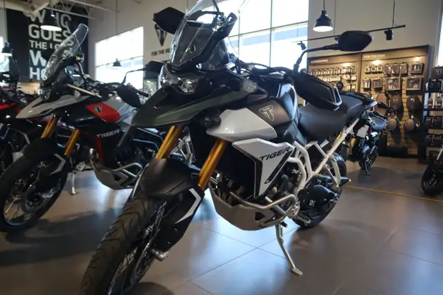2025 Triumph TIGER 900 RALLY PRO Khaki Green in Street, Cruisers & Choppers in Edmonton - Image 5
