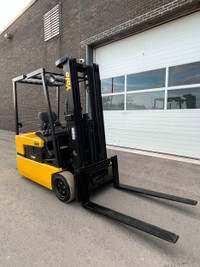 YALE 3 Wheeler Electric Forklift 3 stage mast 4000 lbs Capacity