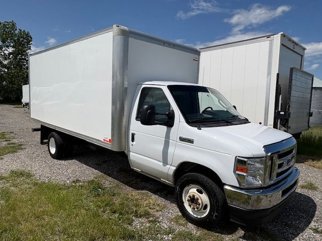 2022 Ford E-Series Cutaway 16' ALLOY CUBE VAN RAMP NICE CAN LEAS in Cars & Trucks in Calgary - Image 4