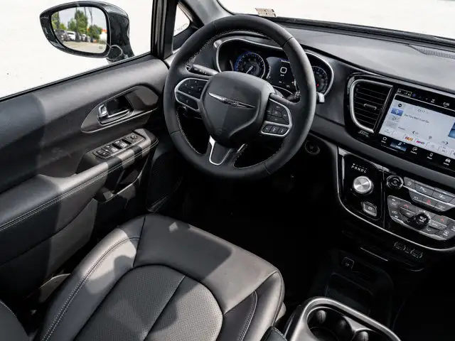 2025 Chrysler Grand Caravan SXT in Cars & Trucks in Barrie - Image 20