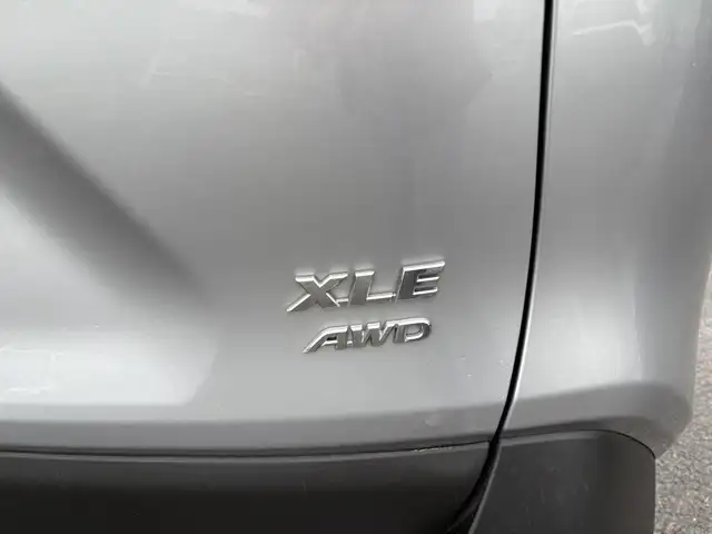 Toyota RAV4 XLE 2022 AWD - BAS MILLAGE - in Cars & Trucks in Québec City - Image 10