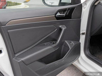 Window Grid Diversity Antenna, Wheels: 17 x 7J Tornado Diamond Alloy, Trunk Rear Cargo Access, Trip... (image 9)