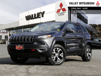 2016 Jeep Cherokee TRAILHAWK, LEATHER, 4X4, LOW KM, BC VEHICLE.