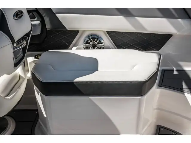 2025 Chaparral 267 SSX in Powerboats & Motorboats in Québec City - Image 22