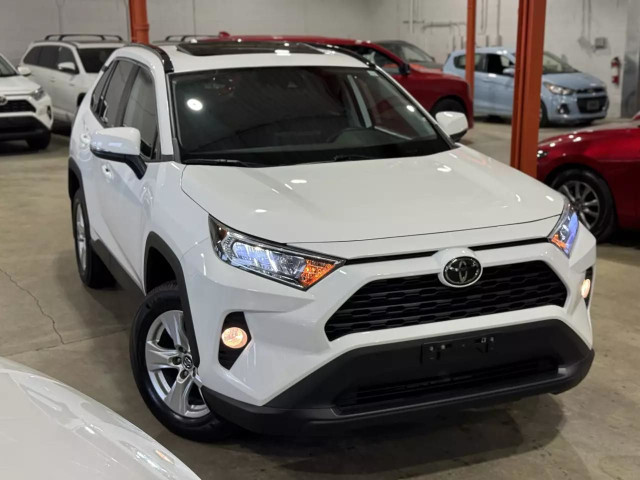 2020 TOYOTA RAV4 XLE in Cars & Trucks in City of Montréal - Image 4