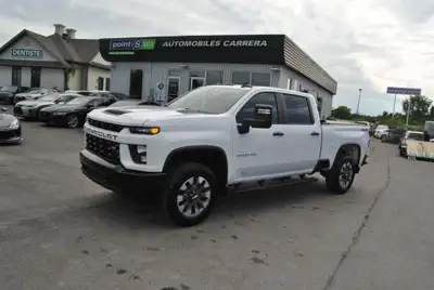 6.6L gasoline engine, 4X4, backup camera, apple carplay/android auto, mag wheels, running boards, re...