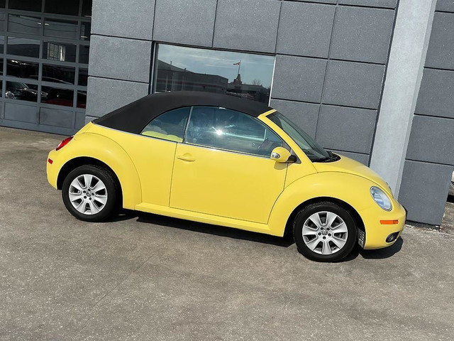  2010 Volkswagen New Beetle CABRIO|LEATHER|PWR TOP|ALLOYS in Cars & Trucks in City of Toronto - Image 2