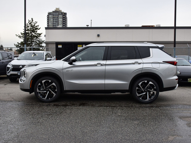 2024 Mitsubishi Outlander PHEV SEL - Panoramic Sunroof, Power Li in Cars & Trucks in Burnaby/New Westminster - Image 2