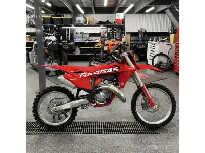 2024 GASGAS MC 125 Les photos peuvent être à titre indicatif et sans inscription. Les promotions en...