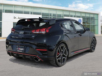 N LIGHT SPORT BUCKET SEATS Engine: Intercooled Turbo Premium Unleaded I-4 2.0 L/122 L/100Km City: 12... (image 4)