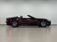 L'Aston Martin DBS Volante 2022 est un cabriolet à propulsion arrière propulsé par un moteur V12 de... (image 8)