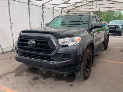 À voir! / Come see it! BAS KILOMÉTRAGE / LOW MILEAGE. Version SR Crew 4x4 avec Moteur V6 3.5L, Siège...