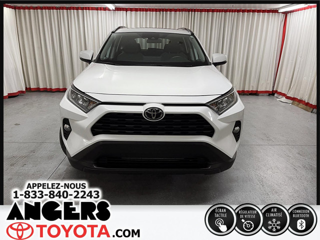 2019 Toyota RAV4 dans Autos et camions  à Saint-Hyacinthe - Image 2