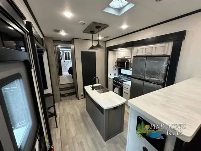 2024 KZ Durango Gold G387FLF (FRONT LIVING) in Travel Trailers & Campers in Truro - Image 3