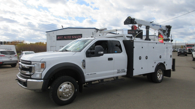 2020 Ford F-550 XLT EXTENDED CAB SERVICE TRUCK WITH CRANE in Heavy Equipment in Edmonton - Image 2