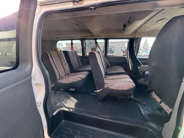 2014 GMC Savana 8 Passenger Van AWD in Cars & Trucks in Calgary - Image 10