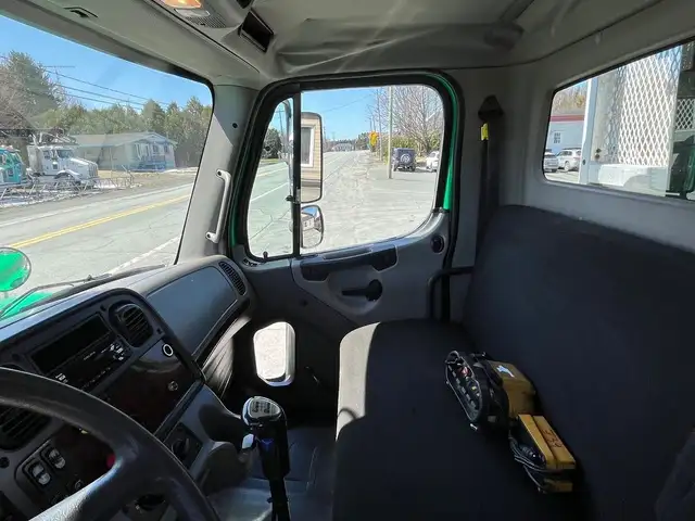 2011 Freightliner M2 112 in Heavy Equipment in St-Georges-de-Beauce - Image 14