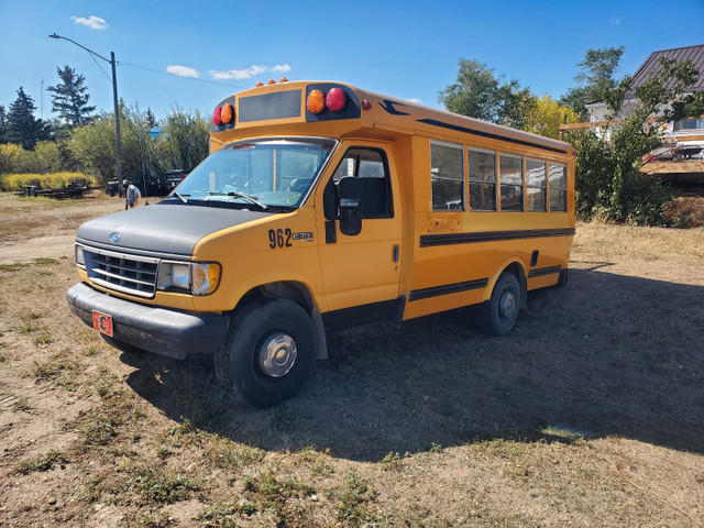 Ford 7.3 Powerstroke E350 Bus/Toy Hauler, Can run waste oil in Cars & Trucks in Medicine Hat - Image 4