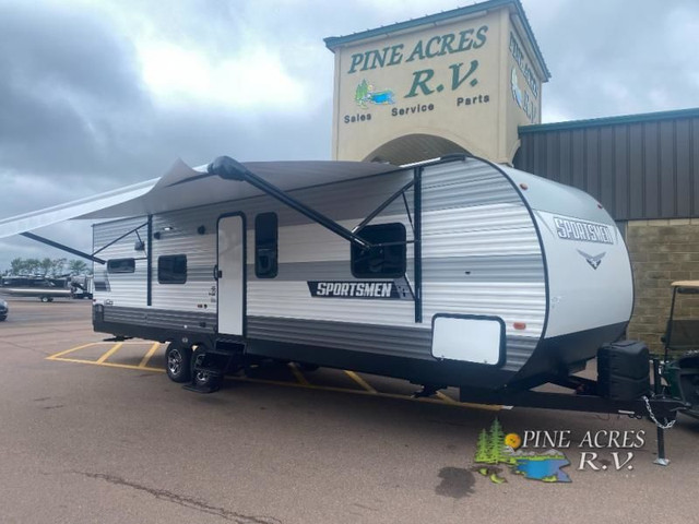 2022 KZ Sportsmen SE 301RKSE in Travel Trailers & Campers in Truro