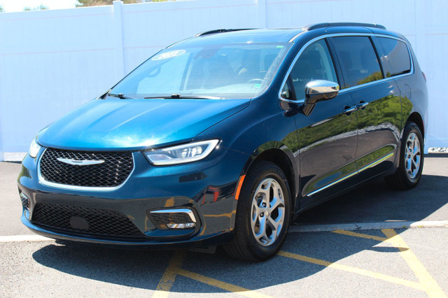 2023 Chrysler Pacifica Limited | Leather | Roof | Nav | Warranty in Cars & Trucks in Saint John - Image 4