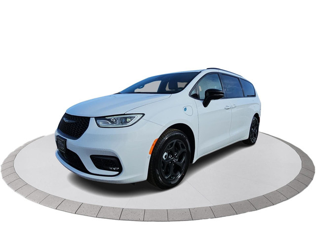 2024 Chrysler Pacifica Hybrid PREMIUM S APPEARANCE in Cars & Trucks in Winnipeg
