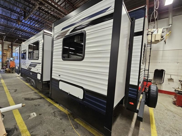 2024 Palomino Puma 32RBFQ in Travel Trailers & Campers in Edmonton - Image 4