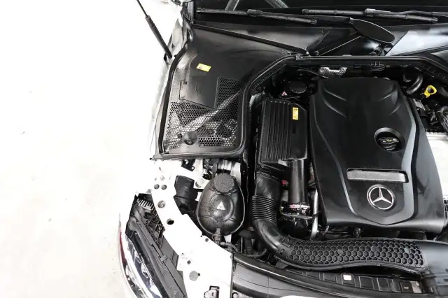 2016 Mercedes-Benz C-Class LOW KM,NO ACCIDENT,ONE OWNER,AWD,C 30 in Cars & Trucks in City of Toronto - Image 33