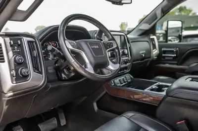2018 GMC Sierra 2500HD SLT / Awd / 6.6L Duramax Diesel / Exhaust, View more