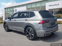 This Volkswagen Tiguan delivers a Intercooled Turbo Regular Unleaded I-4 2.0 L/121 engine powering t... (image 2)